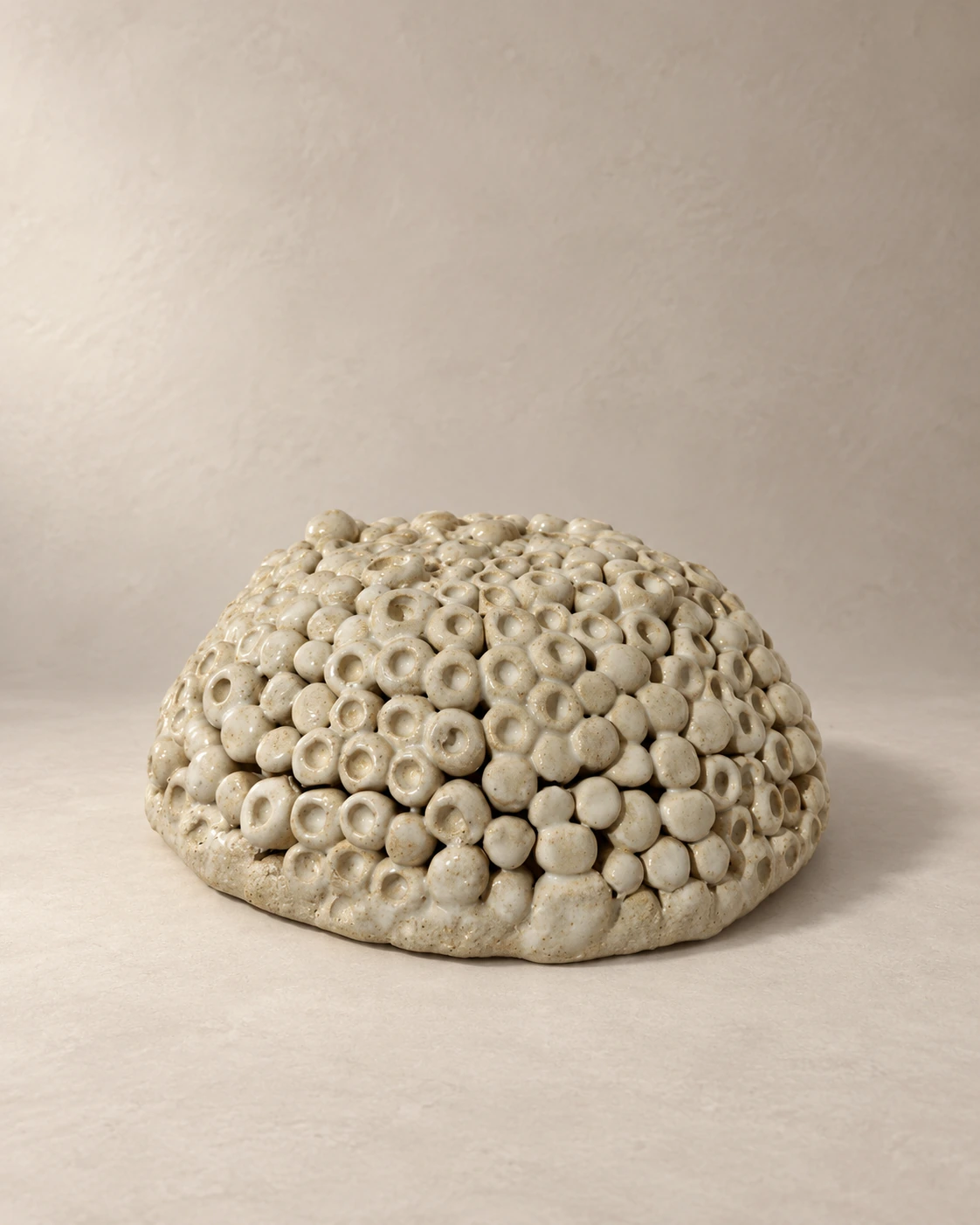 Synflora — glazed white clay by Shristi Shrestha Demougeot